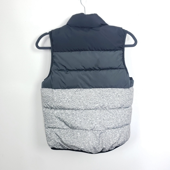 GAP kids dual front pocket puffer vest - Picture 3 of 4